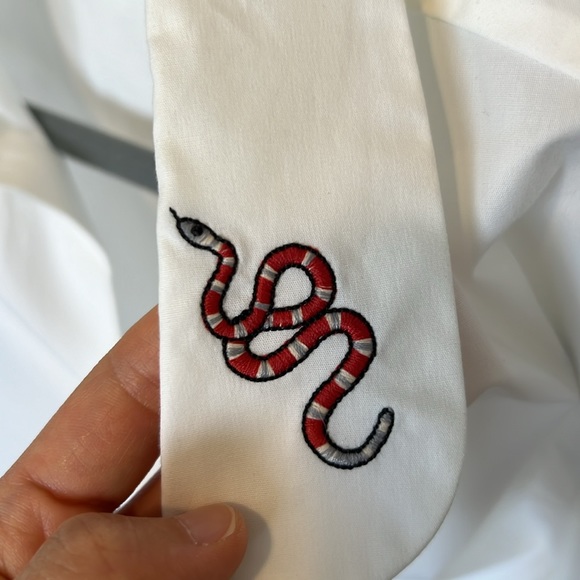 Gucci Kids
Boy shirt with symbols - Picture 4 of 6